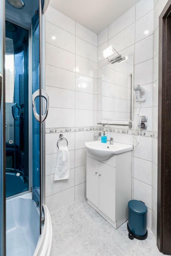 Apartament Gemini Dzierzoniow Luaran gambar